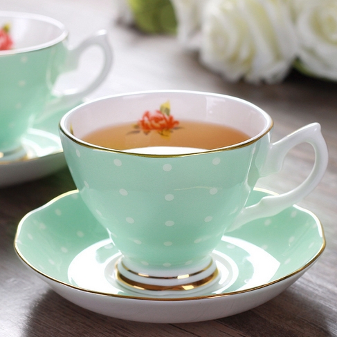 European practical coffee cup set with bone china and lotus leaf